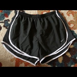 Nike Women's Dry Tempo Shorts